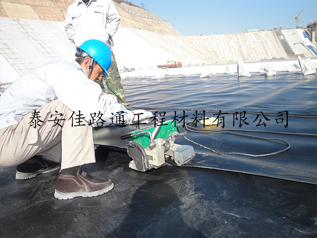 hdpe土工膜使用中切勿忽視的要點(diǎn)問(wèn)題。