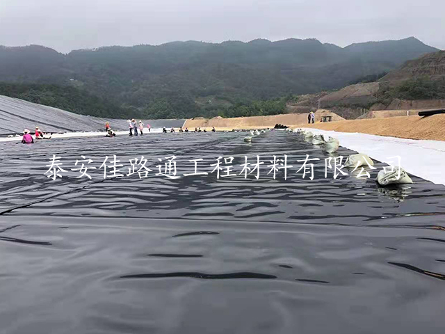 水庫底部鋪設防滲土工膜出現(xiàn)損壞的原因