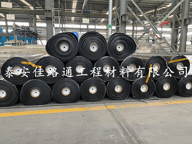 沼氣池建設工程中為何要選擇黑色土工膜？