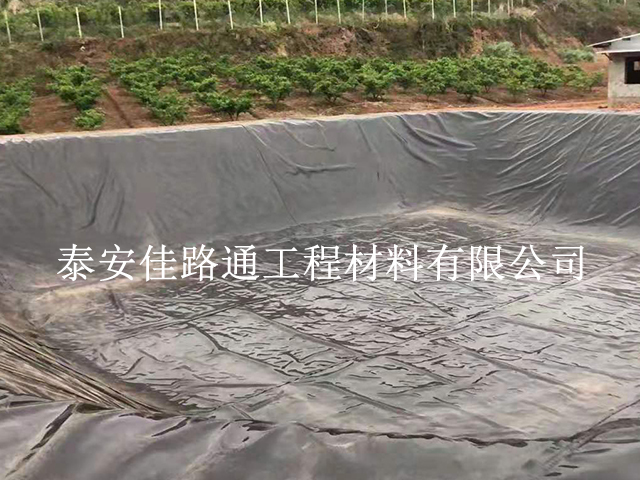 如何順利有效的鋪設(shè)施工養(yǎng)殖防滲土工膜？