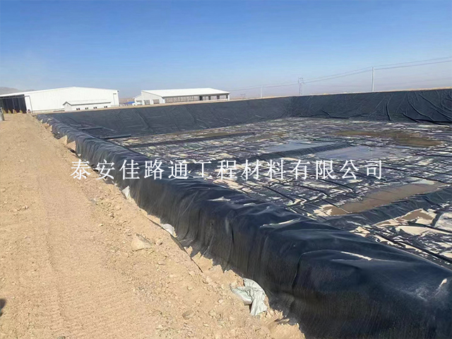 鋪設(shè)魚塘防滲土工膜格外注意幾項細節(jié) 鋪設(shè)魚塘防滲土工膜格外注意幾項細節(jié)
