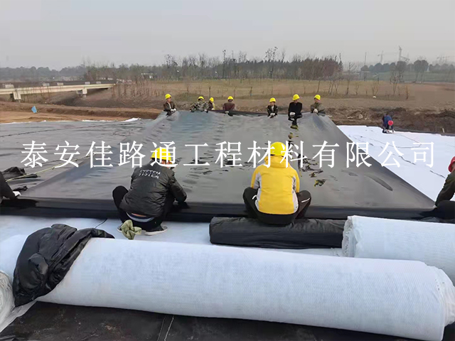污水處理防滲膜該如何提高整體防滲效果？