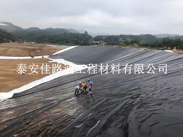 hdpe防滲土工膜各個工序須嚴(yán)格仔細(xì)