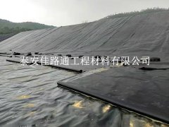 魚(yú)塘建設(shè)中如何在低溫環(huán)境下鋪設(shè)防滲土工膜？