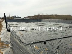 魚塘防滲膜錨固操作技巧:簡潔與創(chuàng)新的結(jié)合