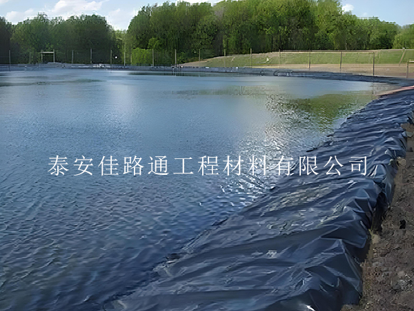 油田防滲膜的精確焊接:技術(shù)與實踐的深度融合 油田防滲膜的精確焊接:技術(shù)與實踐的深度融合