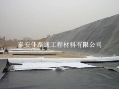 柔性守護(hù)，防滲土工膜鋪設(shè)的藝術(shù)：松弛之美