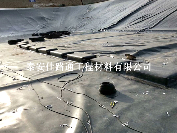 蓄水池鋪設(shè)防滲土工膜技術(shù)要點(diǎn)簡析 蓄水池鋪設(shè)防滲土工膜技術(shù)要點(diǎn)簡析