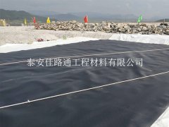 污水處理防滲膜裁剪技巧：精準(zhǔn)高效，助力環(huán)保