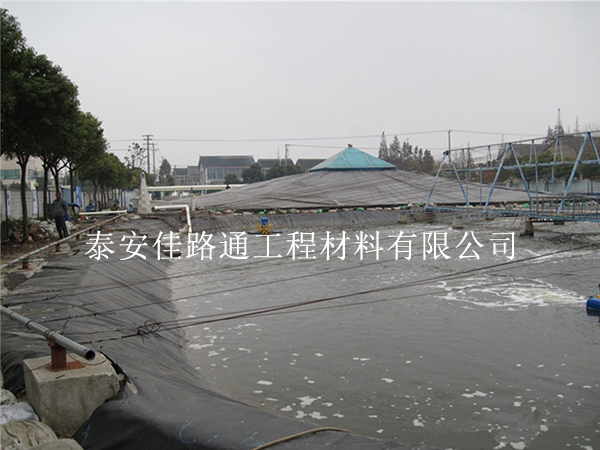 污水處理防滲膜工序細節(jié):守護水質(zhì)安全的關(guān)鍵防線 污水處理防滲膜工序細節(jié):守護水質(zhì)安全的關(guān)鍵防線