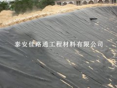 垃圾填埋場(chǎng)防滲膜斜坡鋪設(shè):關(guān)鍵注意事項(xiàng)與創(chuàng)