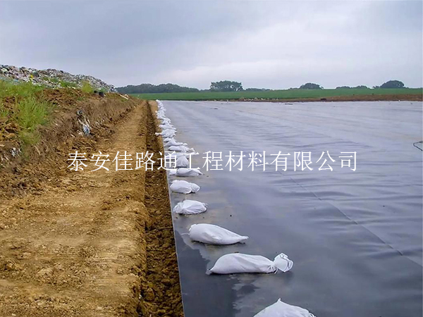 污水處理池防滲膜選購(gòu)技巧：智選材料，守護(hù)水質(zhì)安全