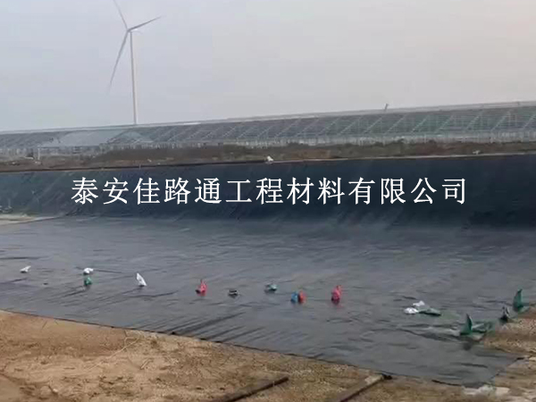 污水處理防滲膜的優(yōu)異防滲性能：守護水質(zhì)，構(gòu)筑綠色防線