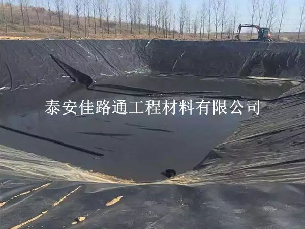 垃圾填埋場防滲膜鋪設：不可或缺的準備工作