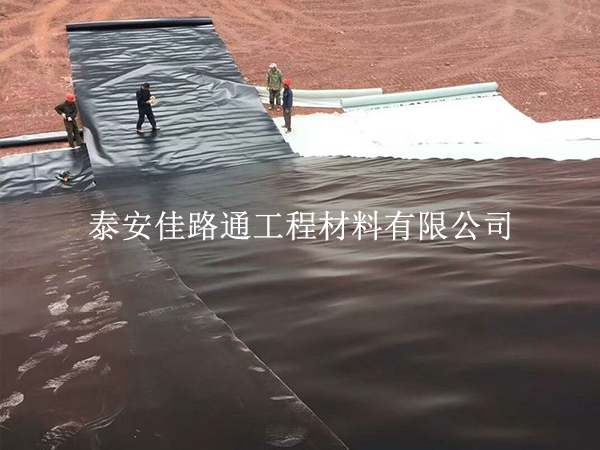 污水處理防滲膜損壞，這 5 大自然因素是主要原因