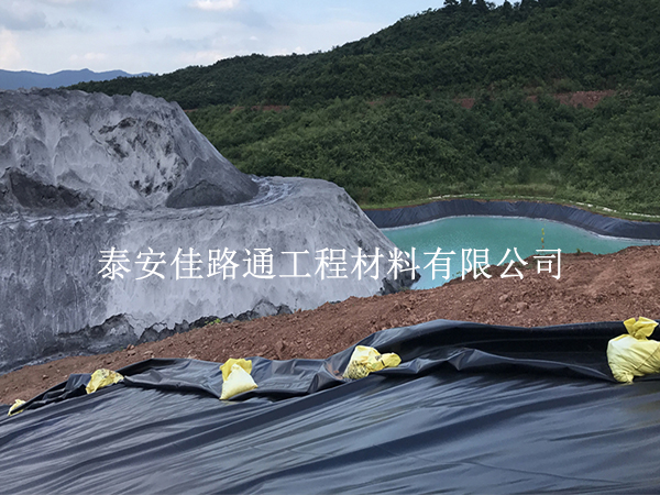 污水處理防滲膜為啥要覆土？這4個關(guān)鍵原因得搞懂