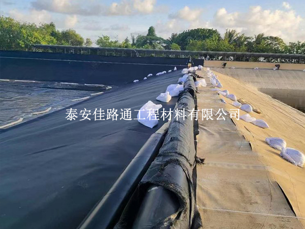魚塘防滲膜施工成本為何有差異？這些因素是關(guān)