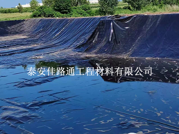 防滲土工膜鋪設(shè)別著急，這些準(zhǔn)備工作要做足