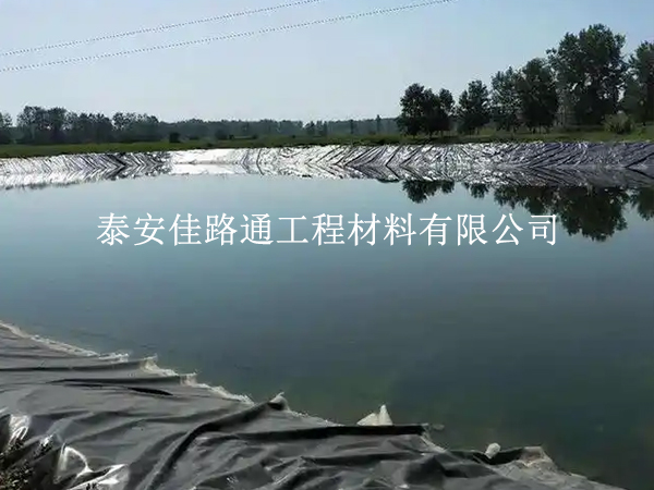 延長(zhǎng)人工湖防滲膜使用壽命：科學(xué)養(yǎng)護(hù)技巧全解