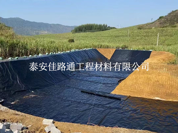 蓄水池防滲膜有效鋪設(shè)施工技巧，筑牢防滲工程