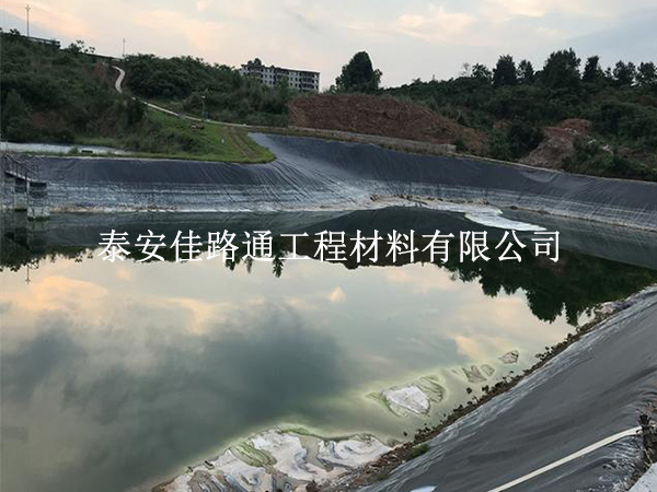 養(yǎng)殖防滲膜連接部位處理：做好這幾點(diǎn)，杜絕滲漏隱患
