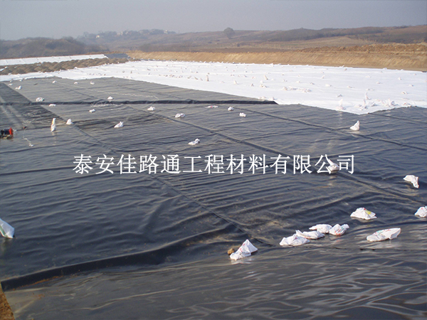 防滲土工膜運輸注意事項：嚴控每一環(huán)，守護膜材完好性