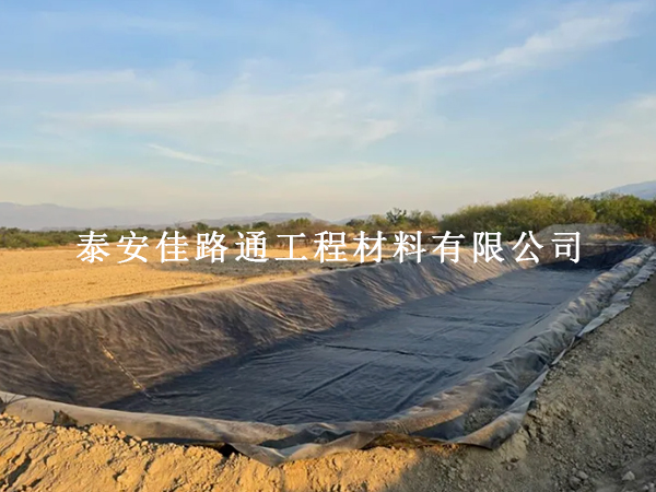 水產(chǎn)養(yǎng)殖防滲膜鋪設(shè)后保護(hù)技巧：長(zhǎng)效防護(hù)，護(hù)