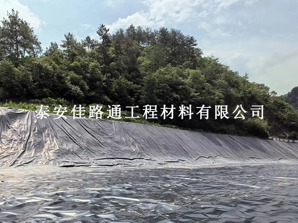 養(yǎng)殖防滲膜自然損壞誘因解析：規(guī)避自然風(fēng)險，