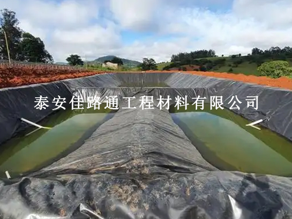 沼氣池防滲膜用了幾年就漏？多半是保養(yǎng)沒(méi)做到位