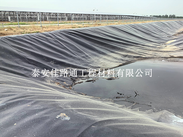 人工湖防滲膜施工全解析：規(guī)范工藝才是不漏的