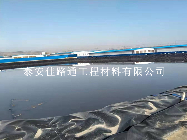 油田防滲土工膜鋪完就能交差？這套驗收流程才是真正的質(zhì)量守門人